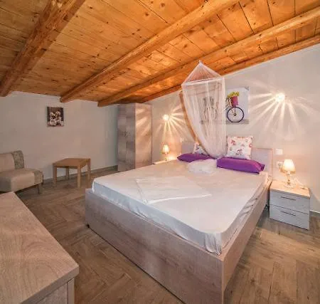 Efi Apartament *