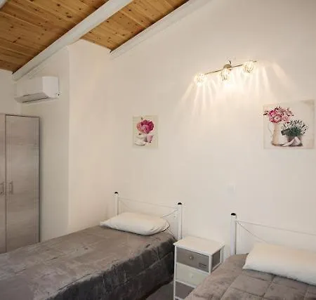 Efi * אגיוס גורדיוס